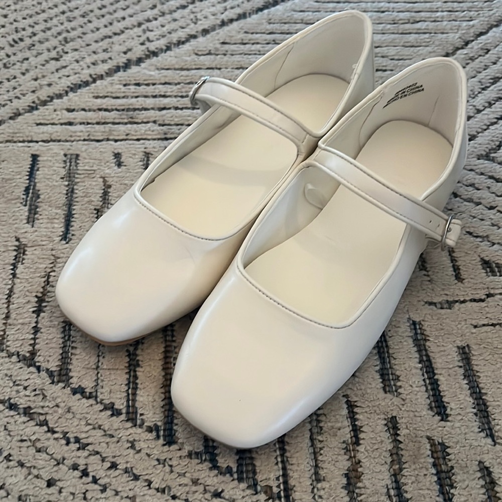 NEW Forever 21 White Mary Jane Ballet Flats